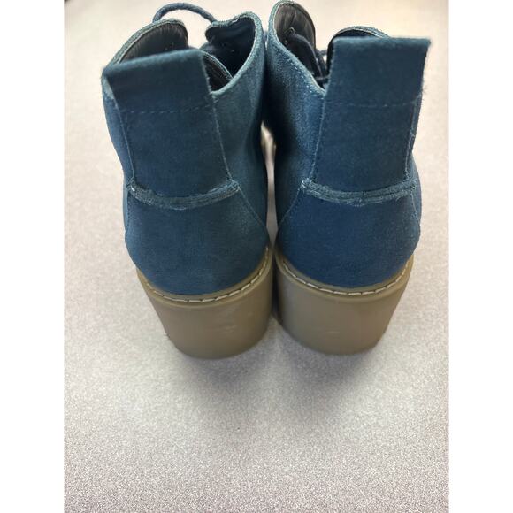 White Mountain Blue Danny Suede Booties Size 9.5W - Picture 3 of 9